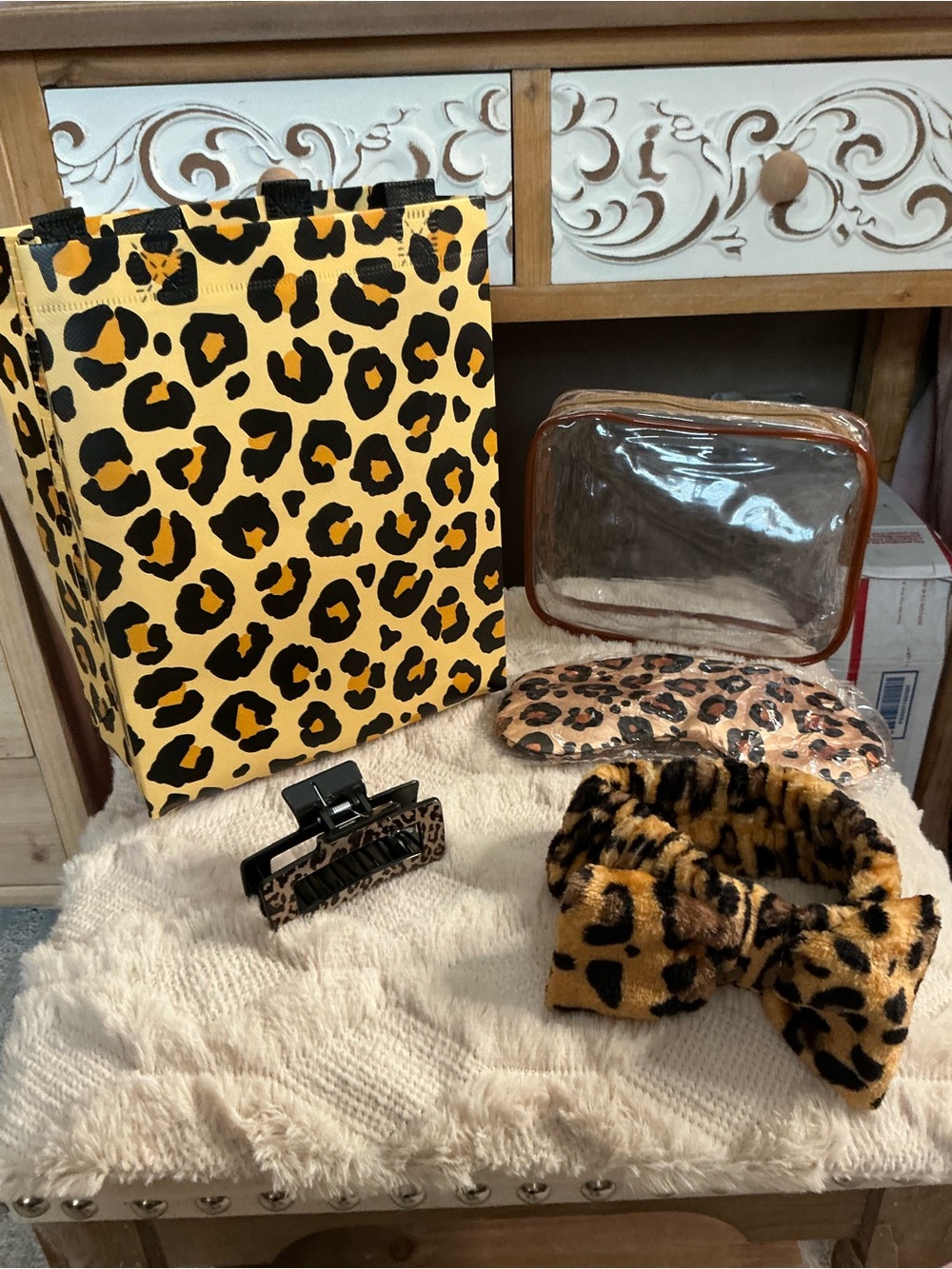 Leopard Print Women’s Weekend Accessory Set - Brown Leopard - Picture 3 of 3